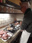 Derweil am Herd: Vorbereitungen für das Menü am Sonntag (Kaninchen)