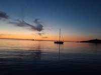 Hier in Pinarellu an der Südostküste Korsikas fiel vor Sonnenaufgang am nächsten Morgen der Anker.