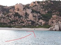 Abends, wenn alle Badegäste den Strand verlassen haben, konnten wir hier mehr als einmal Wildschweine am Strand beobachten. Hier: Cala Corsara, Insel Spargi, La-Maddalena-Archipel