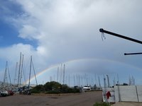 Aber wo ein Regenbogen ist, da gibt's auch Snnenschein. Hier: Olbia Yacht Marina.