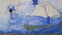 Orgosolo ist vor allem bekannt wegen seinem Freilichtmuseum in Form von Wandmalereien (murales). Hier passend zu uns eine Malerei mit einem Segelschiff.
