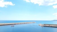 La Caletta Hafen von unserer Mastspitze aus gesehen. Blick Richtung Süden auf die Hafeneinfahrt und Capo Comino.