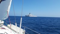 Zurück auf See kam uns die nagelneue und teuerste Yacht der Welt entgegen: SOLARIS, die Neue von Abramowitsch.
