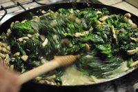 Spinat und frische Pilze: die Füllung für die Crespelle