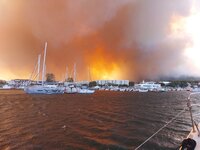 Ein verheerendes Feuer gab es am 6. August. Es brannte lichterloh von Posada bis La Calatta, bis fast zu uns in den Hafen.