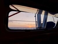 Auch den Hafen in La Maddalena haben wir morgens um 4 Uhr bei Dunkelheit verlassen, um erneut den Sonnenaufgang über dem Meer einzufangen.