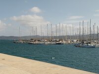 Angekommen in La Caletta gibt's erstmal ordentlich Wind.