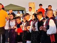 Ende Juni dann die ersten Volks- und Folklore-Feste.