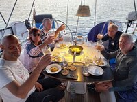 Cin Cin auf die schöne Ankerbucht.