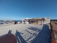 Die große Strandbar EL BARRIO DEL MAR in La Caletta hat ganzjährig geöffnet und ist wirklich eine Empfehlung für Jung und Alt.