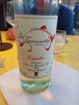 Ein Weißwein aus Gambassi Terme (!) von Villa Pillo schmeckt uns in Porto Azzurro, Elba. Ein Weißwein aus Gambassi Terme (!) von Villa Pillo schmeckt uns in Porto Azzurro, Elba.