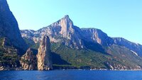 Hier segelten wir vor Pedra Longa Richtung Arbatax