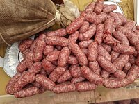 Auf dem Trüffelmarkt gibt's auch Woscht :-))