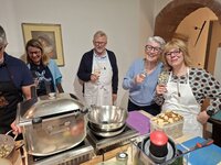 Beim Kochen den Kochwein nicht vergessen - cin cin!