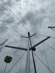 Wolfgang checkt auch oben im Mast immer alles.
