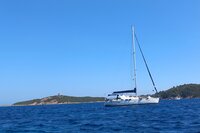 Hier liegen wir mal wieder vor Anker in Pinarellu, Korsika