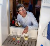 Der Niedergang dient manchmal auch als Schankbar. Nach ordentlich Wetter gibt's mal einen Weißwein als Ankergetränk :-)
